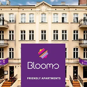Blooms - Center By Friendly Polen